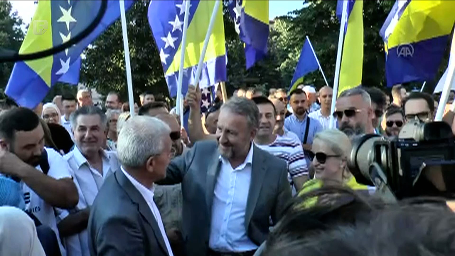 Međustranačka prepucavanja u sjenu bacila stvarni razlog protesta